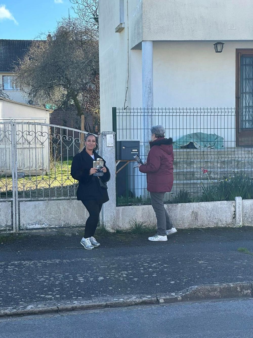 Porte-à-porte quartier des Martineaux - Photo 2